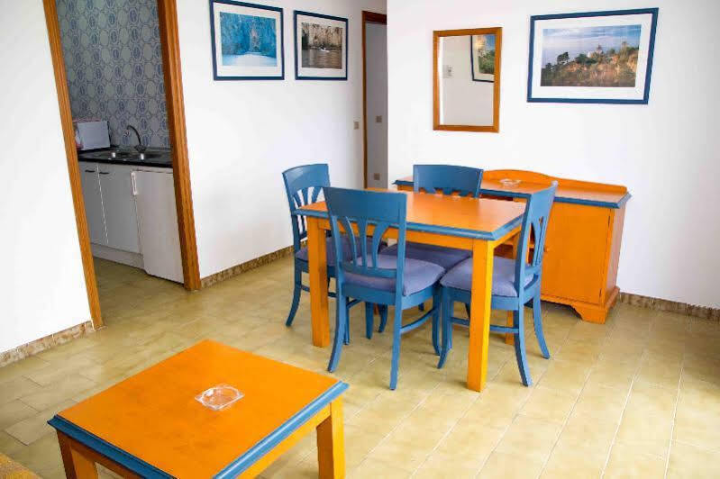 Apartamentos Charlys Can Picafort Can Picafort  Exterior foto