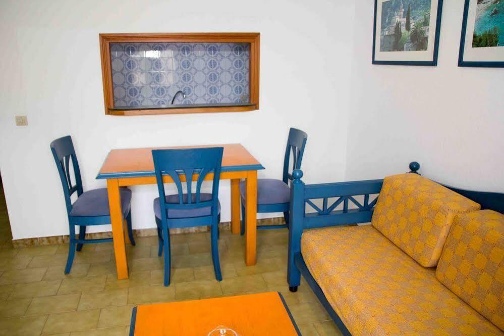 Apartamentos Charlys Can Picafort Can Picafort  Exterior foto